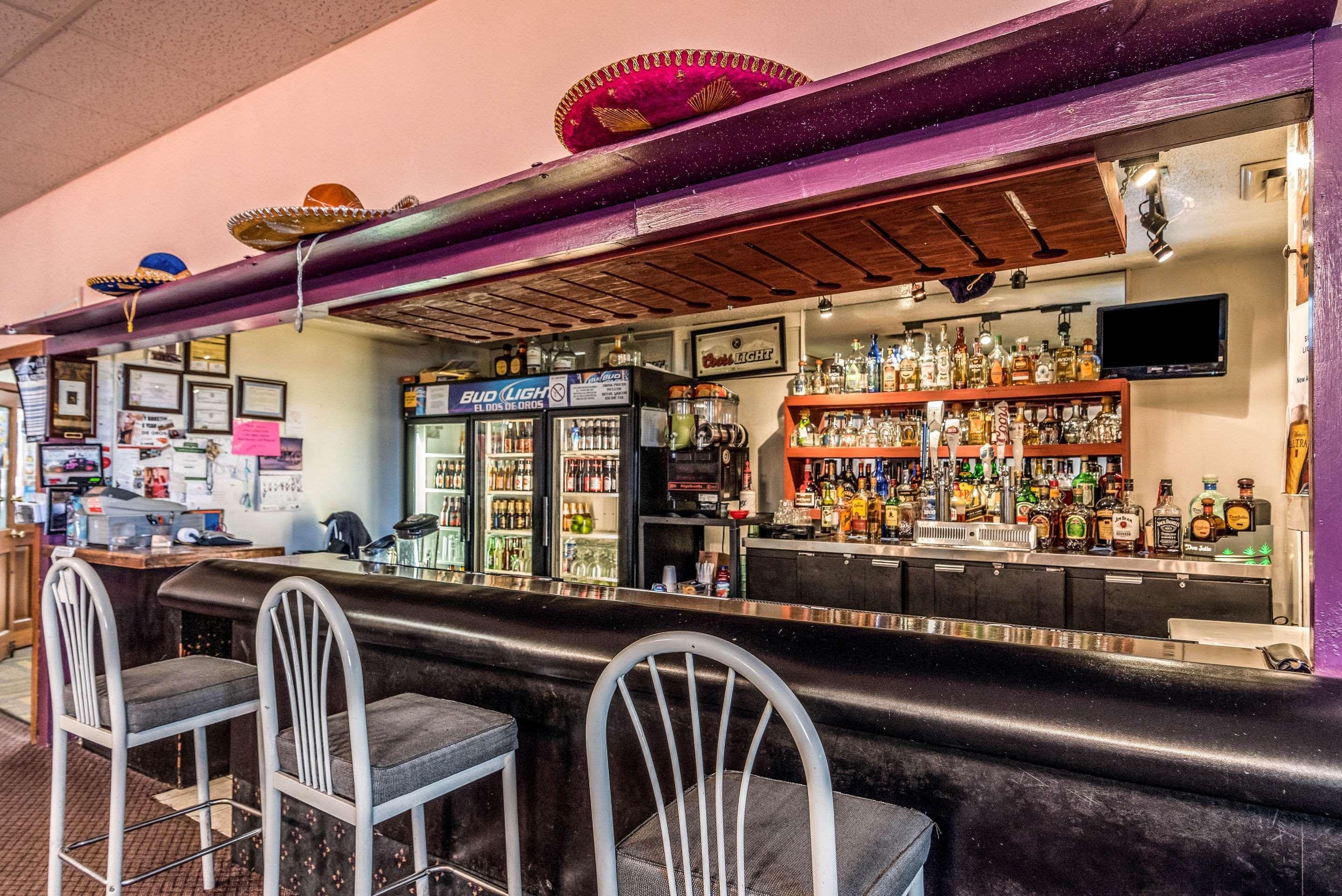 Colby Inn And Suites Bagian luar foto