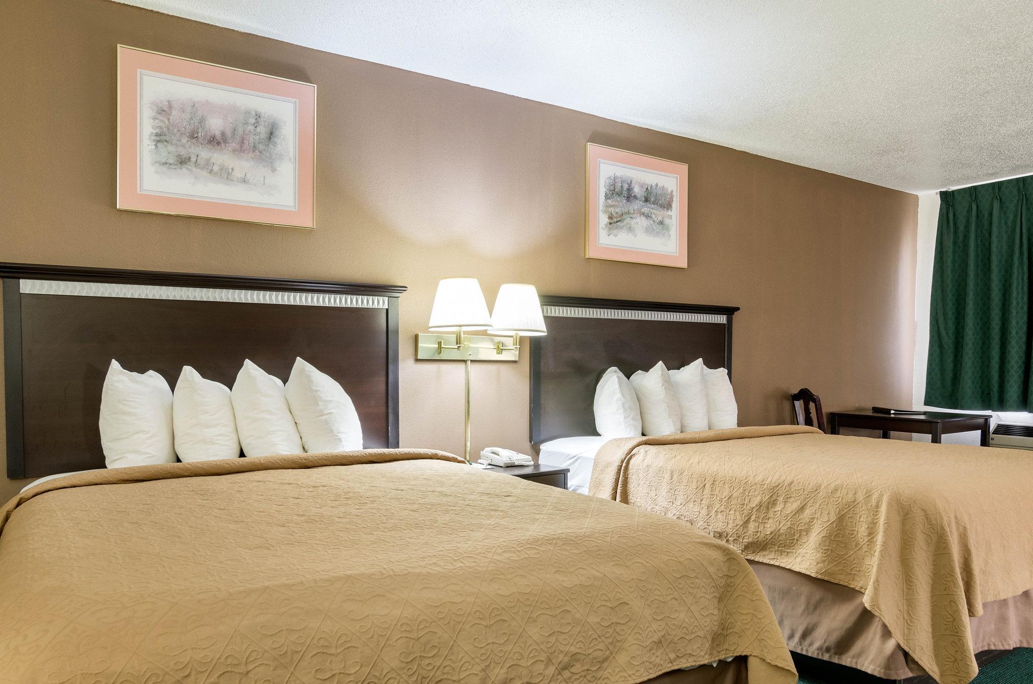Colby Inn And Suites Bagian luar foto