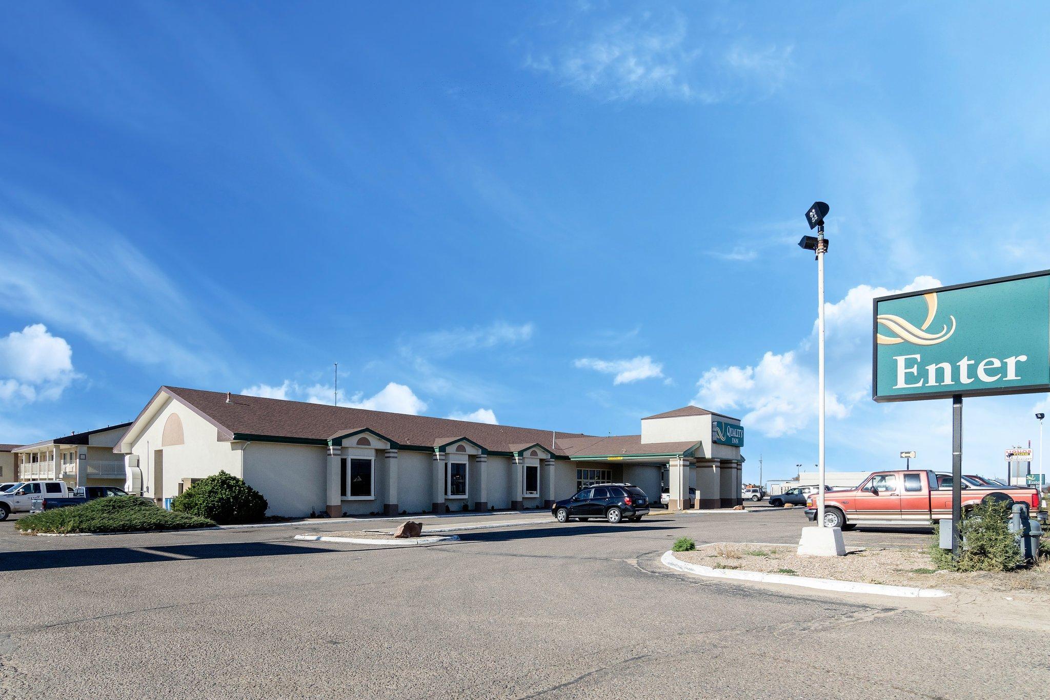 Colby Inn And Suites Bagian luar foto