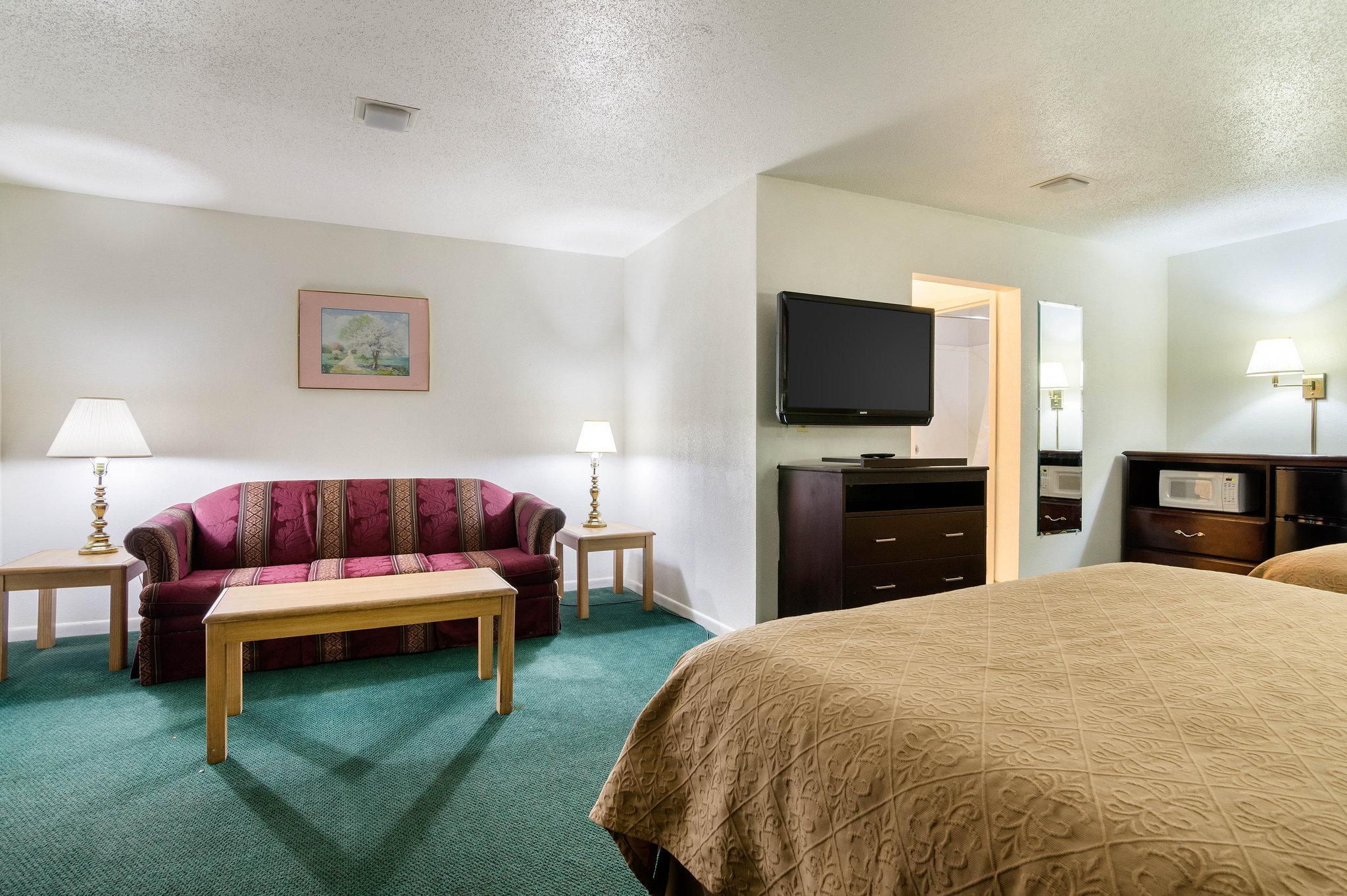 Colby Inn And Suites Bagian luar foto