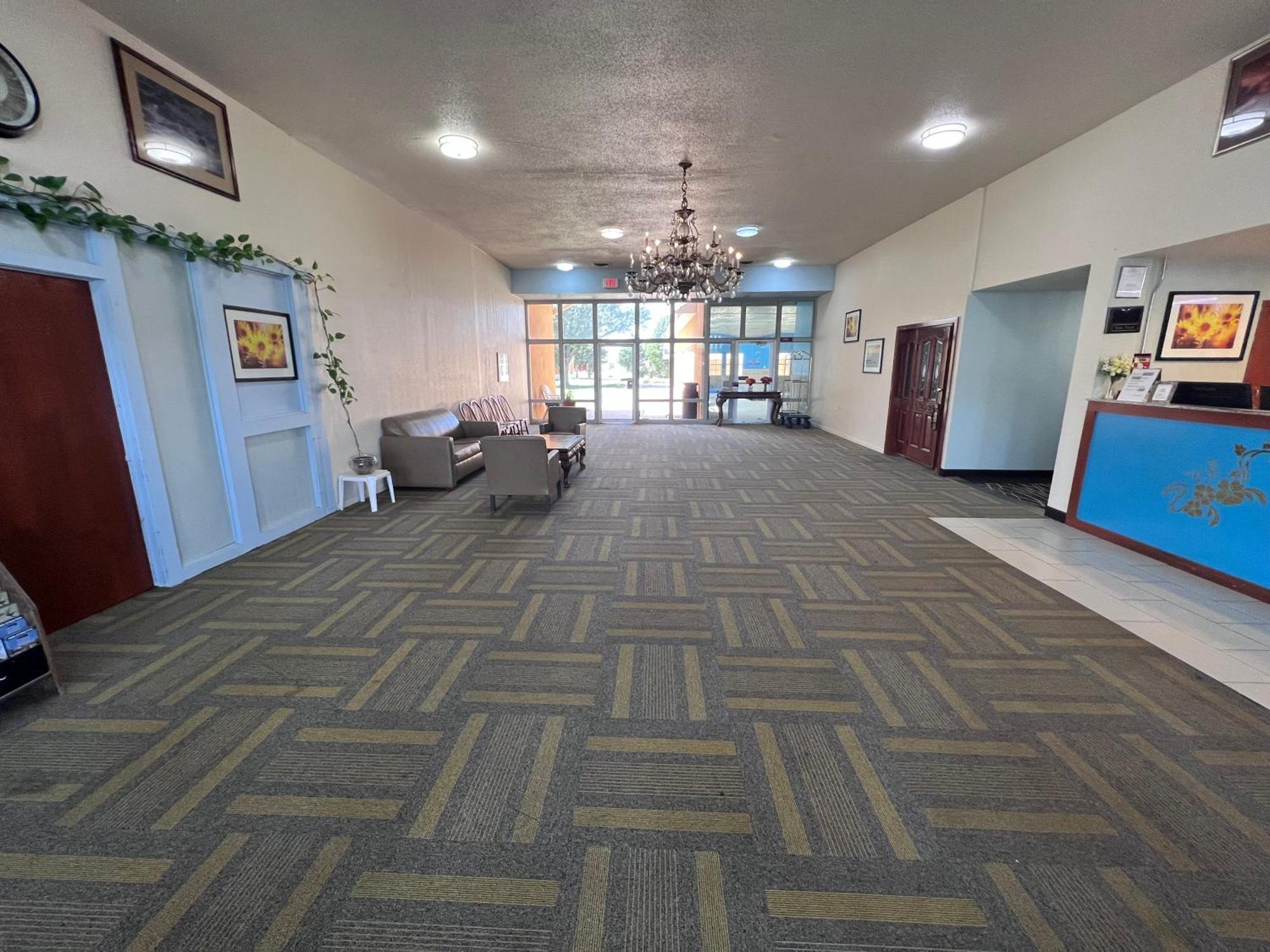 Colby Inn And Suites Bagian luar foto